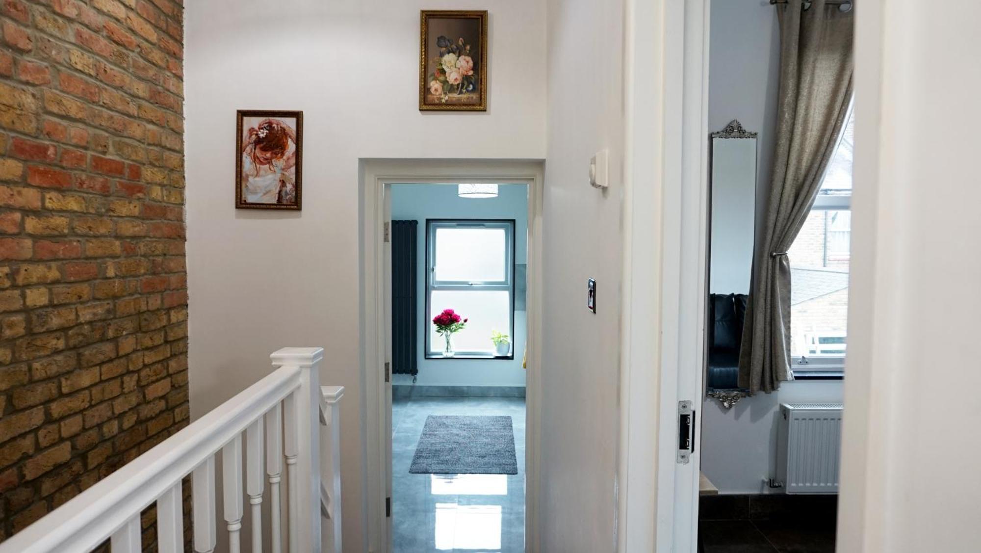Beautiful London Home Sleeps 6, 2 Minutes To Metro Εξωτερικό φωτογραφία