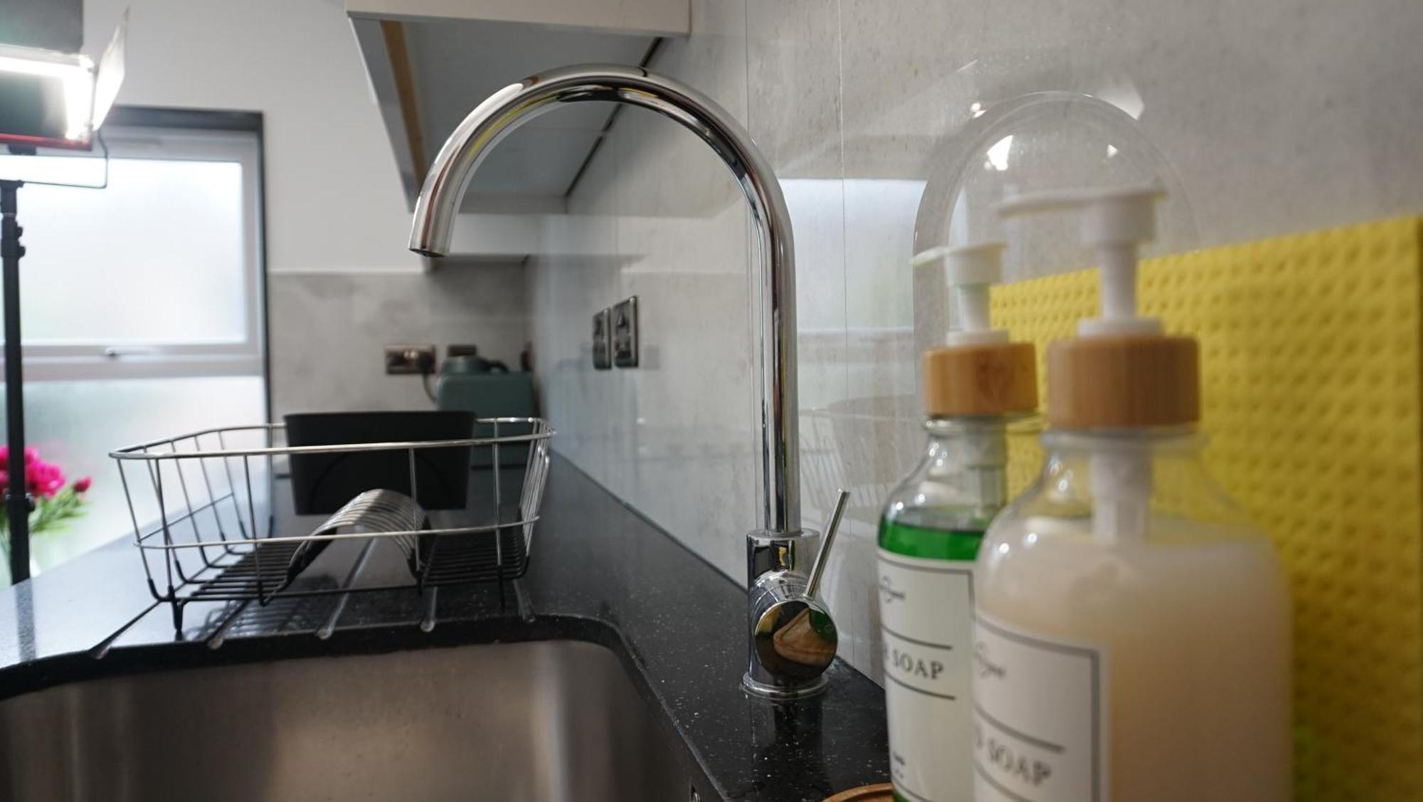 Beautiful London Home Sleeps 6, 2 Minutes To Metro Εξωτερικό φωτογραφία