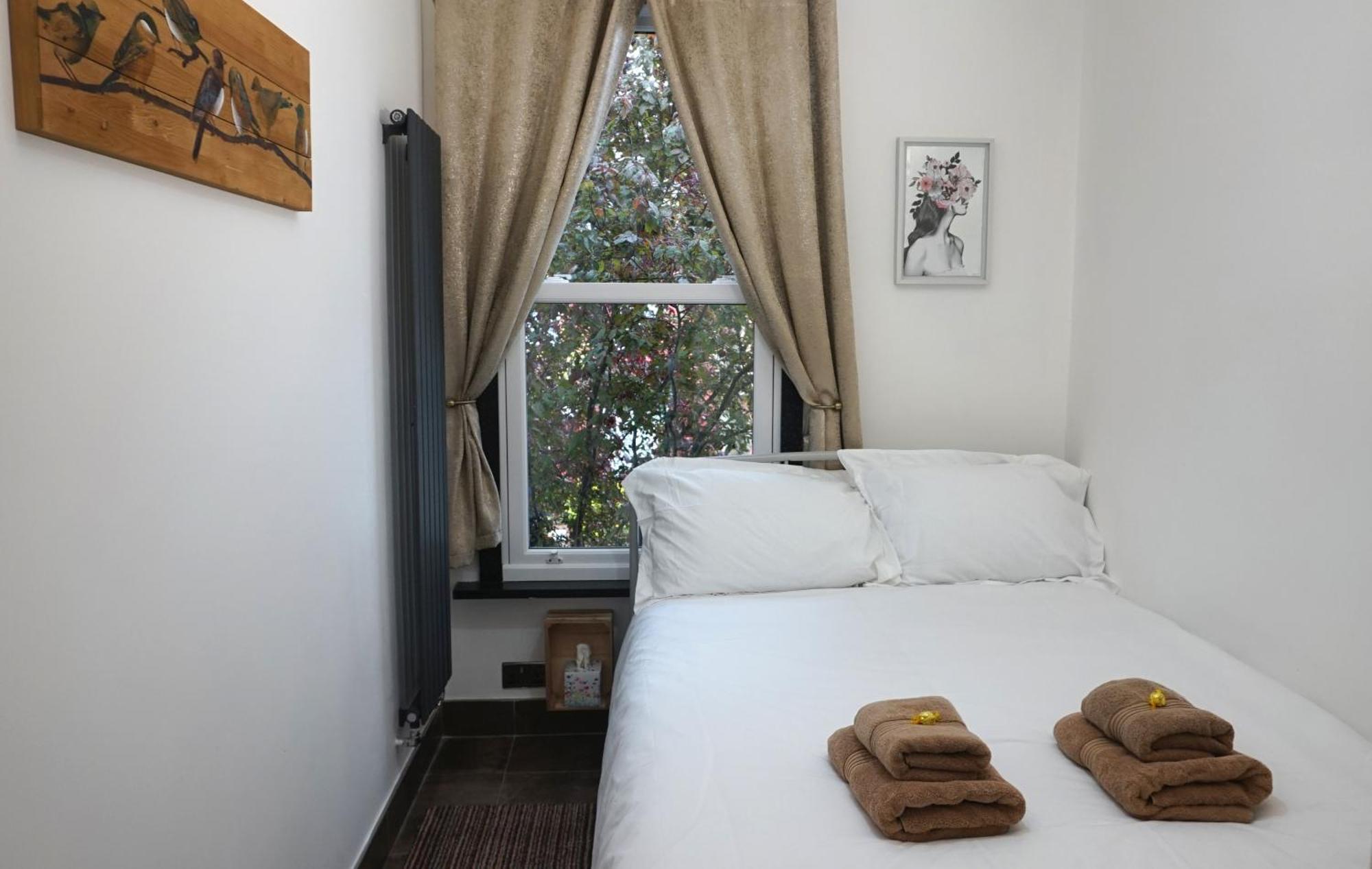 Beautiful London Home Sleeps 6, 2 Minutes To Metro Εξωτερικό φωτογραφία