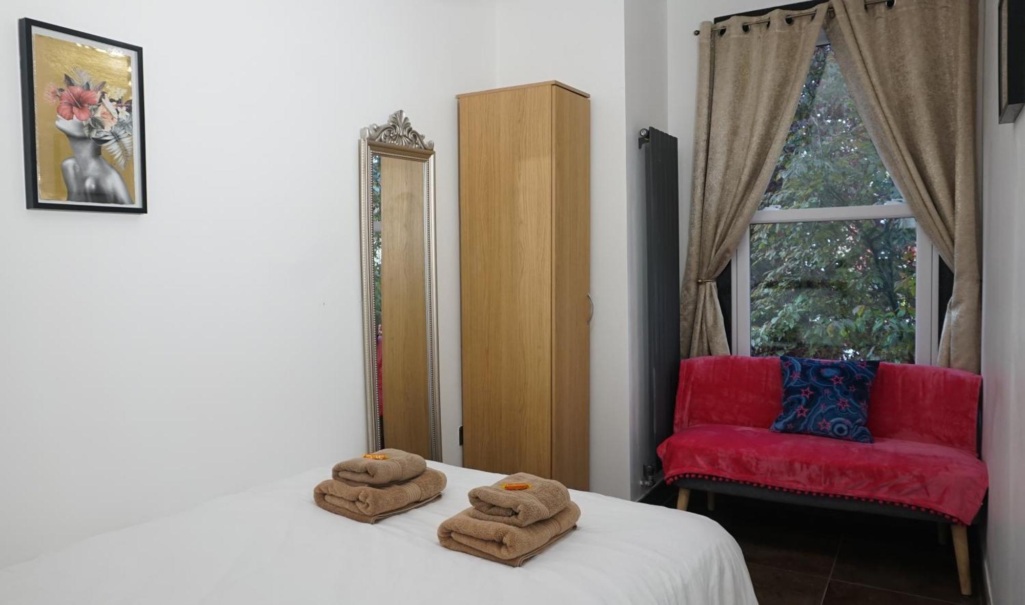 Beautiful London Home Sleeps 6, 2 Minutes To Metro Εξωτερικό φωτογραφία