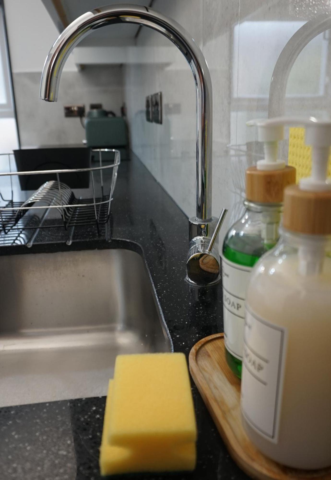 Beautiful London Home Sleeps 6, 2 Minutes To Metro Εξωτερικό φωτογραφία