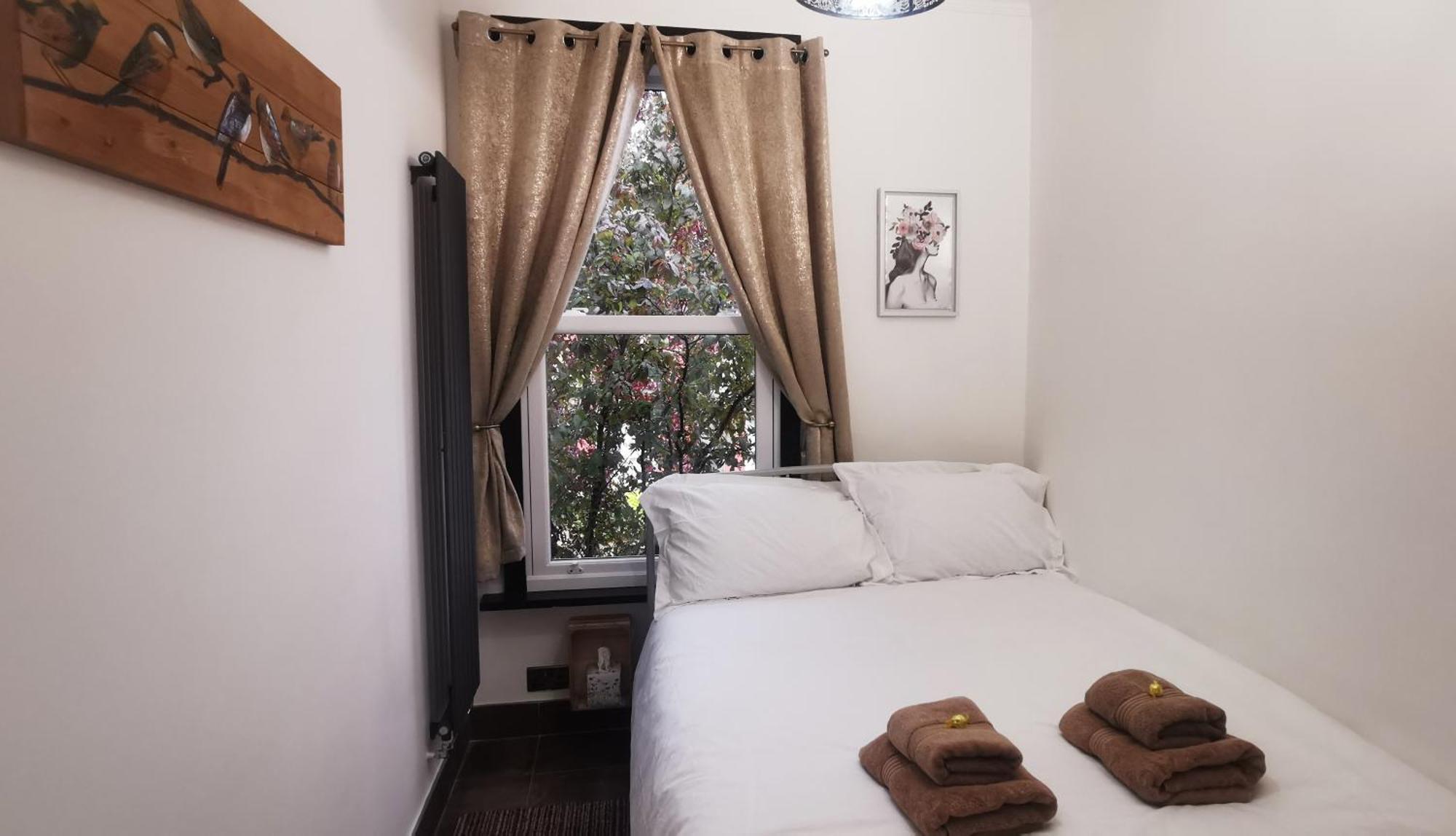 Beautiful London Home Sleeps 6, 2 Minutes To Metro Εξωτερικό φωτογραφία