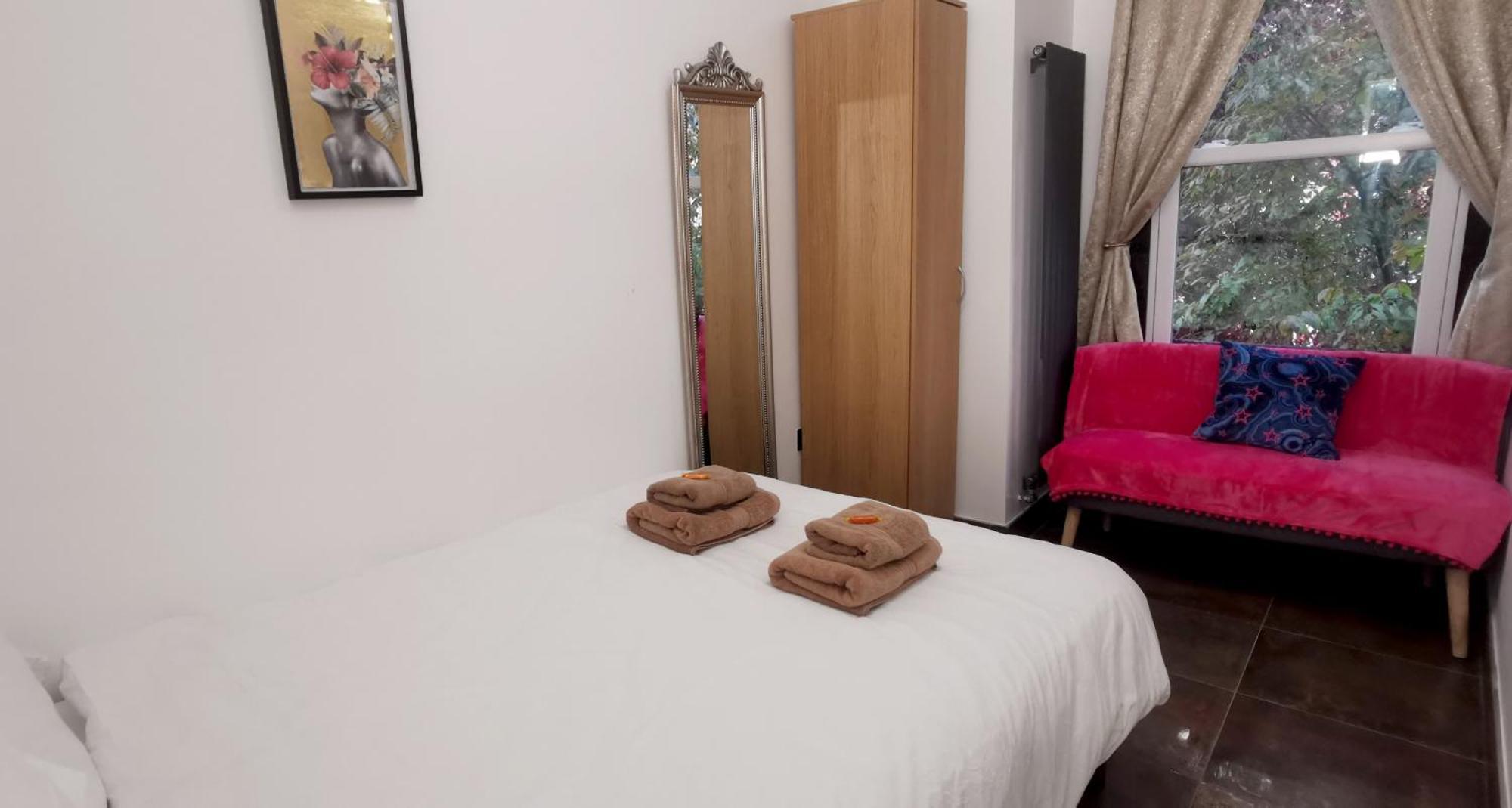 Beautiful London Home Sleeps 6, 2 Minutes To Metro Εξωτερικό φωτογραφία